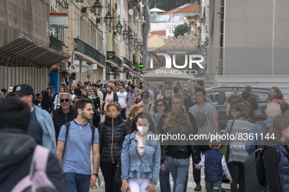 People are seen walking near Praça de Comercio. Lisbon, June 03, 2022. According to data from the General Health Authority (DSG), Portugal r...