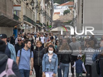 People are seen walking near Praça de Comercio. Lisbon, June 03, 2022. According to data from the General Health Authority (DSG), Portugal r...