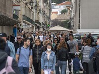 People are seen walking near Praça de Comercio. Lisbon, June 03, 2022. According to data from the General Health Authority (DSG), Portugal r...