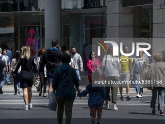 People are seen walking near Saldanha district. Lisbon, June 03, 2022. According to data from the General Health Authority (DSG), Portugal r...