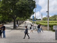 People are seen walking in the vicinity of Eduardo VII Gardens. Lisbon, June 03, 2022. According to data from the General Health Authority (...