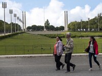 People are seen walking in the vicinity of Eduardo VII Gardens. Lisbon, June 03, 2022. According to data from the General Health Authority (...