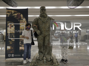 José Miguel Moctezuma, characterised as Don Ferro Ferrocarrilero, lives with children during a performance as a living statue inside the Zóc...