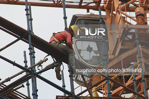  Labourers work at a construction site of a metro rail station in Kolkata, India, June 12,2022. 