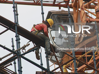  Labourers work at a construction site of a metro rail station in Kolkata, India, June 12,2022. (