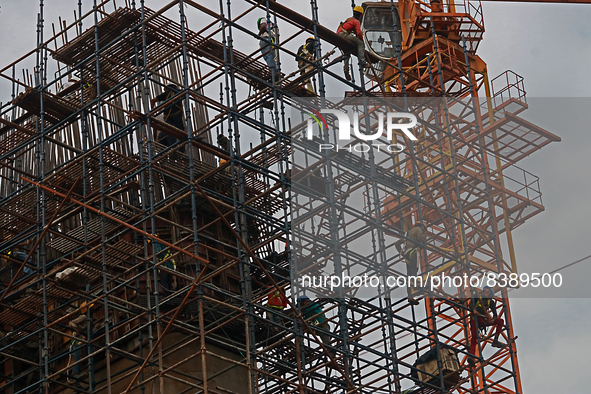  Labourers work at a construction site of a metro rail station in Kolkata, India, June 12,2022. 