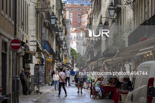 People are seen walking in the streets of the Baixa district. Lisbon, June 24, 2022. In Portugal, covid-19 mortality is declining, although...