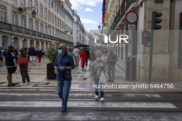 People are seen walking in the streets of the Baixa district. Lisbon, June 24, 2022. In Portugal, covid-19 mortality is declining, although...