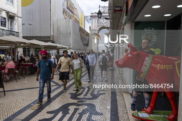 People are seen walking in the streets of the Baixa district. Lisbon, June 24, 2022. In Portugal, covid-19 mortality is declining, although...