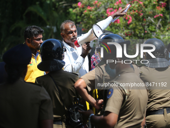 Sri Lankan health workers shout slogans in protest amid the country’s economic crisis in Colombo, Sri Lanka, June 29, 2022.(