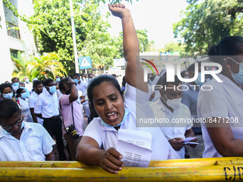 Sri Lankan health workers shout slogans in protest amid the country’s economic crisis in Colombo, Sri Lanka, June 29, 2022.(