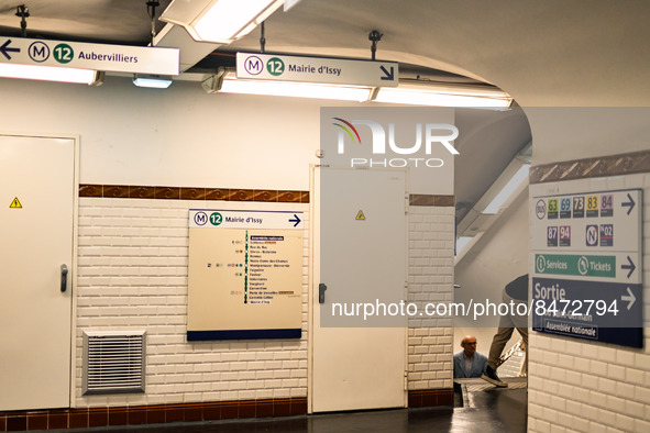 Inside the metro station. Daily life in Parisian metro, as France faces an increase of Covid19 cases. . 