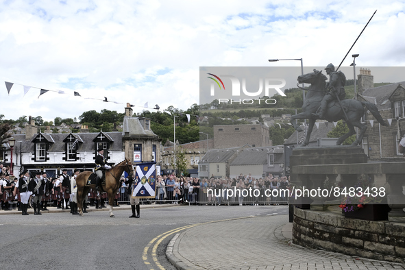 Galashiels, UK. 02 Jul.2022.  
Braw Lad arrives at War Memorial behind Pipe Band.
before the dipping of the Burgh Flag in front of the War M...