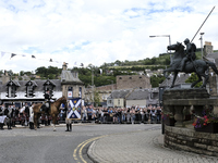 Galashiels, UK. 02 Jul.2022.  
Braw Lad arrives at War Memorial behind Pipe Band.
before the dipping of the Burgh Flag in front of the War M...