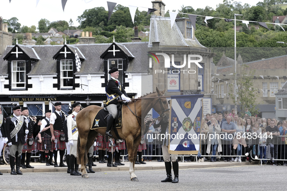 Galashiels, UK. 02 Jul.2022.  
Braw Lad arrives at War Memorial behind Pipe Band.
before the dipping of the Burgh Flag in front of the War M...