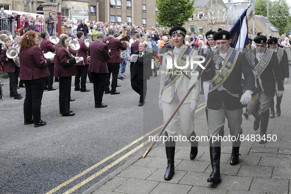 Galashiels, UK. 02 Jul.2022.  
Braw Lad arrives at War Memorial behind Pipe Band.
Closing of Morning Ceremonials at the Burgh Chambers

GALA...