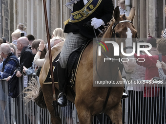 Galashiels, UK. 02 Jul.2022.  
Principals Gallop up Scott Street.
Braw Lad John Turnbull, Braw Lass Abbie Hood, Bearer of Sod, Ex-Braw Lad R...