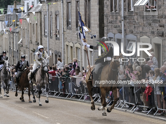 Galashiels, UK. 02 Jul.2022.  
Principals Gallop up Scott Street.
Braw Lad John Turnbull, Braw Lass Abbie Hood, Bearer of Sod, Ex-Braw Lad R...