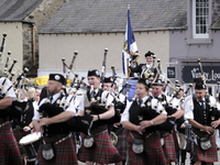 Galashiels, UK. 02 Jul.2022.  
Braw Lad arrives at War Memorial behind Pipe Band.
before the dipping of the Burgh Flag in front of the War M...