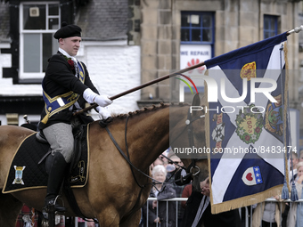 Galashiels, UK. 02 Jul.2022.  
Braw Lad arrives at War Memorial behind Pipe Band.
before the dipping of the Burgh Flag in front of the War M...