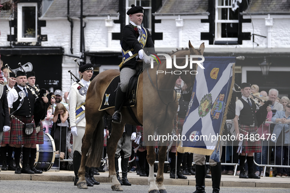 Galashiels, UK. 02 Jul.2022.  
Braw Lad arrives at War Memorial behind Pipe Band.
before the dipping of the Burgh Flag in front of the War M...