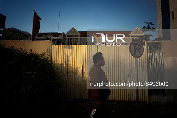 A man wear protective face masks while walking at pedestrian in Jakarta on 5 July 2022. The Indonesian government on Tuesday, July 5, raised...