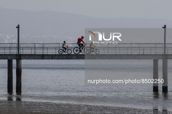 People are seen performing outdoor activities near the Herois do Mar promenade, in the vicinity of the Vasco da Gama bridge. Lisbon 03 July...