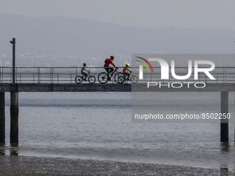 People are seen performing outdoor activities near the Herois do Mar promenade, in the vicinity of the Vasco da Gama bridge. Lisbon 03 July...