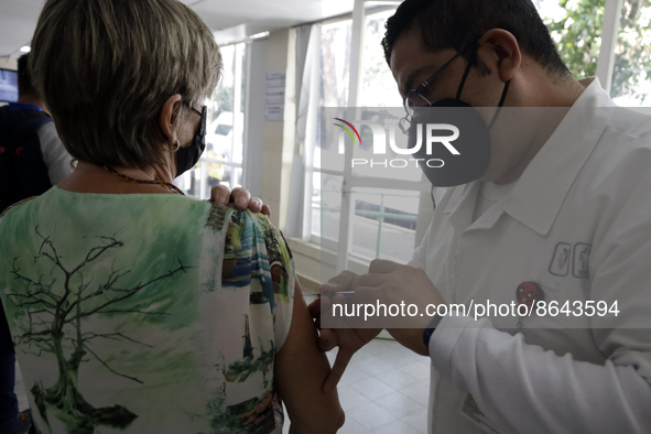 August 8, 2022, Mexico City, Mexico: Health personnel apply the CanSino Covid19 vaccine for adults in the first dose or booster dose at the...