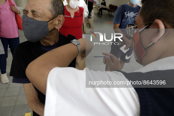 August 8, 2022, Mexico City, Mexico: Health personnel apply the CanSino Covid19 vaccine for adults in the first dose or booster dose at the...