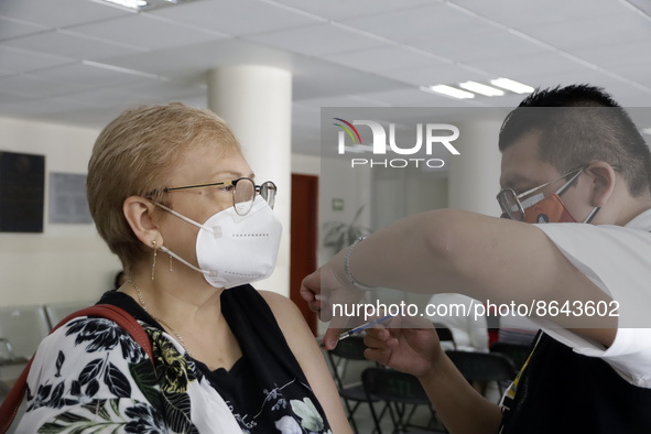 August 8, 2022, Mexico City, Mexico: Health personnel apply the CanSino Covid19 vaccine for adults in the first dose or booster dose at the...