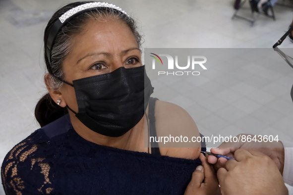 August 8, 2022, Mexico City, Mexico: Health personnel apply the CanSino Covid19 vaccine for adults in the first dose or booster dose at the...