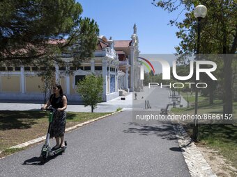 People are seen performing outdoor activities in the vicinity of the Eduardo VII park. Lisbon, 08 August 2022. Portugal recorded 19,643 SARS...