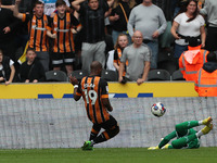 Wes Foderingham of Sheffield United saves from Hull City's Oscar Estupinan during the Sky Bet Championship match between Hull City and Sheff...