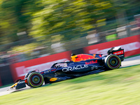 Max Verstappen of Holland driving the (1) Oracle Red Bull Racing RB18 Red Bull RBPTH001 during the Formula 1 Pirelli Gran Premio d'Italia 20...