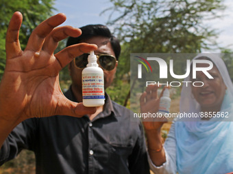 Members of Vishwa Hindu Parishad show dose of homeopathic medicine to a cow suffering from lumpy skin disease, in Jaipur, Rajasthan, India,...