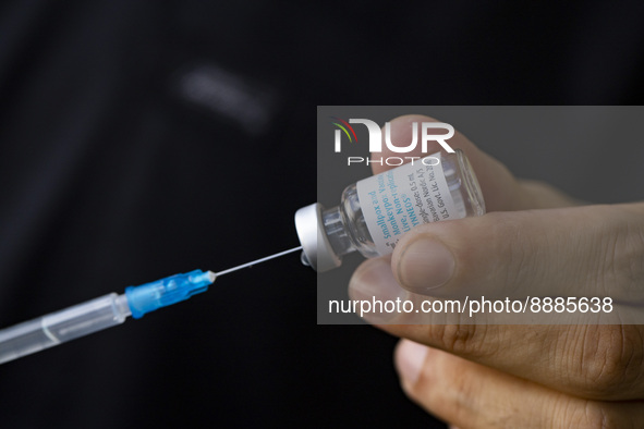 Medical personnel prepares a syringe with the vaccine against smallpox and monkeypox at Checkpoint Bln in Berlin, Germany on September 16, 2...