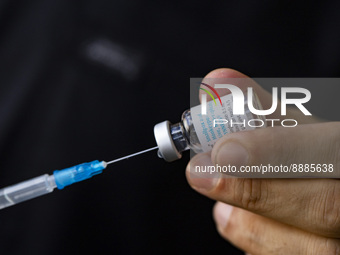 Medical personnel prepares a syringe with the vaccine against smallpox and monkeypox at Checkpoint Bln in Berlin, Germany on September 16, 2...