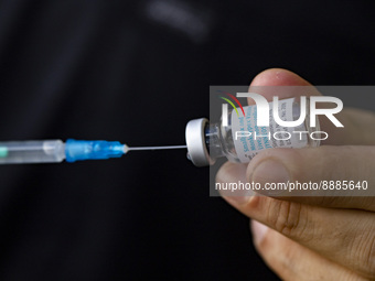 Medical personnel prepares a syringe with the vaccine against smallpox and monkeypox at Checkpoint Bln in Berlin, Germany on September 16, 2...