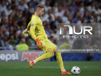 Peter Gulacsi goalkeeper of RB Leipzig and Hungary does passed during the UEFA Champions League group F match between Real Madrid and RB Lei...