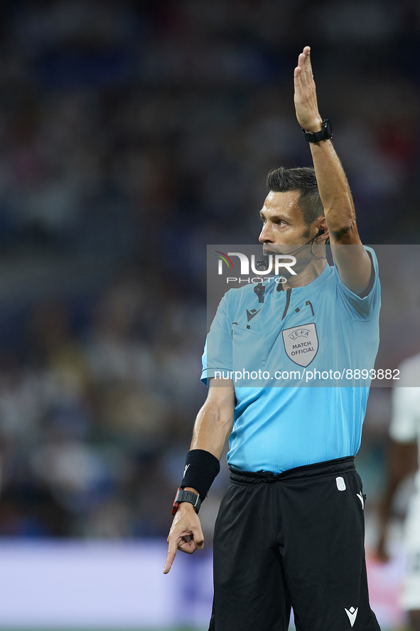 Referee Maurizio Mariani during the UEFA Champions League group F match between Real Madrid and RB Leipzig at Estadio Santiago Bernabeu on S...