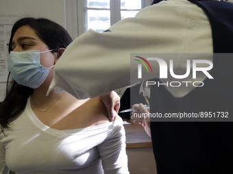 A person receives influenza vaccine during  the national influenza vaccination campaign at the Specialty Clinic. on October 3, 2022 in Mexic...