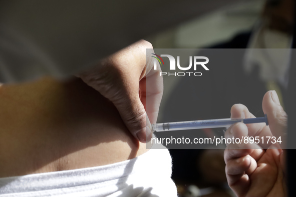 A person receives influenza vaccine during  the national influenza vaccination campaign at the Specialty Clinic. on October 3, 2022 in Mexic...