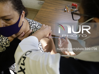 A person receives influenza vaccine during  the national influenza vaccination campaign at the Specialty Clinic. on October 3, 2022 in Mexic...