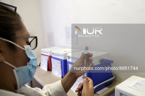 A person prepares a influenza vaccine during  the national influenza vaccination campaign at the Specialty Clinic. on October 3, 2022 in Mex...