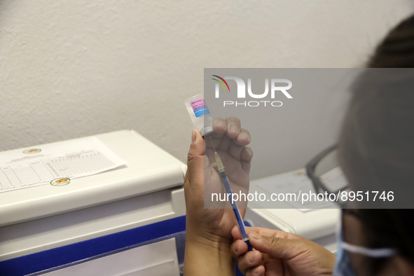 A person prepares a influenza vaccine during  the national influenza vaccination campaign at the Specialty Clinic. on October 3, 2022 in Mex...