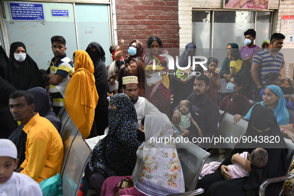 Parents gather in front of the emergency gate as they come to Dhaka child hospital for their Childs’s treatment in Dhaka, Bangladesh on Octo...