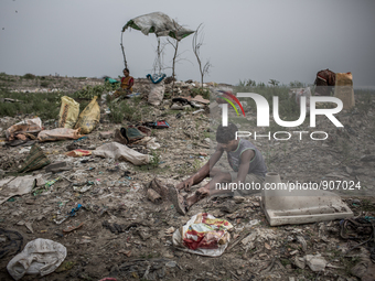 A scavenger is sorting out the metal wastes. Dhapa, Kolkata, India. January 20, 2015. *** Go to http://nurphoto.com/en/reportages/51696 to s...