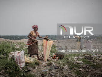 Female scavengers are collecting wastes at Dhapa waste dumping ground, Kolkata, India. September 10, 2015. *** Go to http://nurphoto.com/en/...