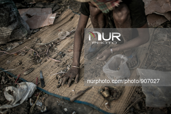 A scavenger is sorting out the metal wastes. Dhapa, Kolkata, India. January 20, 2015. *** Go to http://nurphoto.com/en/reportages/51696 to s...